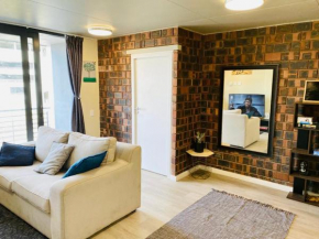 Lovely open and sunny 2 bedroom apartment